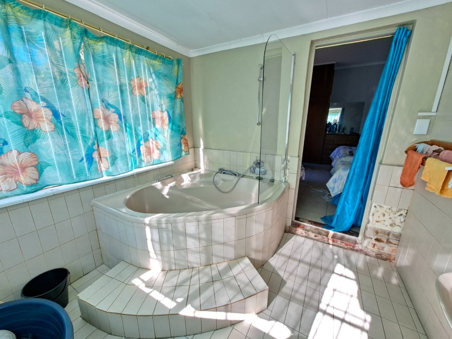 6 Bedroom Property for Sale in Park West Free State